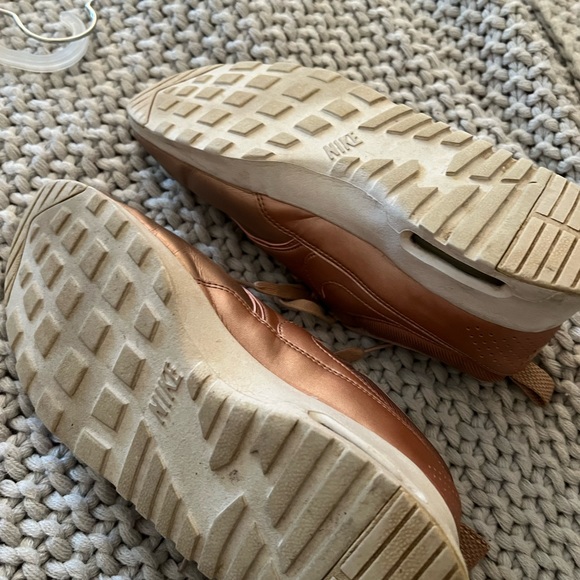 Rose gold Nike Air Max Thea - Picture 3 of 4